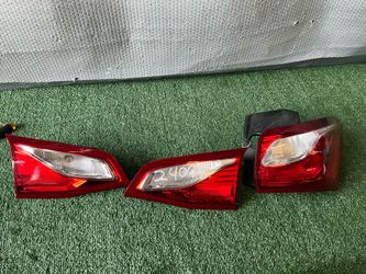 2018 2021 Chevrolet equinox. Tailight right and tailgate light oem