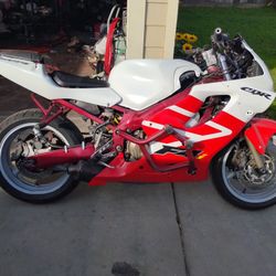 2000 F4i