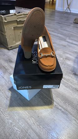 Size 7 1/2 cognac color medium Jones, New York that kills