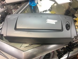 Paper shredder with at sheet capacity