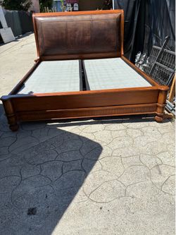 BEAUTIFUL KING SIZE BED INCLUDING HEADBOARD AND FRAME AND BOXES