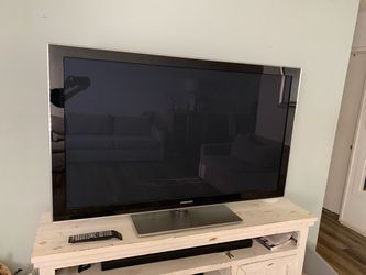 Samsung Flat Screen TV with Stand