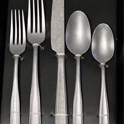 Oneida Reid Vintage Tumbled Piece Flatware Set, 20 Count