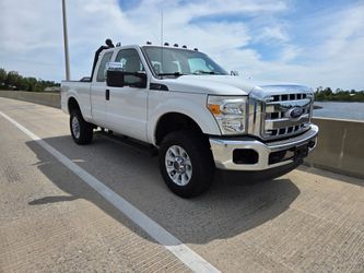 FORD F350 ,4X4, 109K, EXCELLENT SHAPE NO RUST RUNS AND DRIVES GREAT.