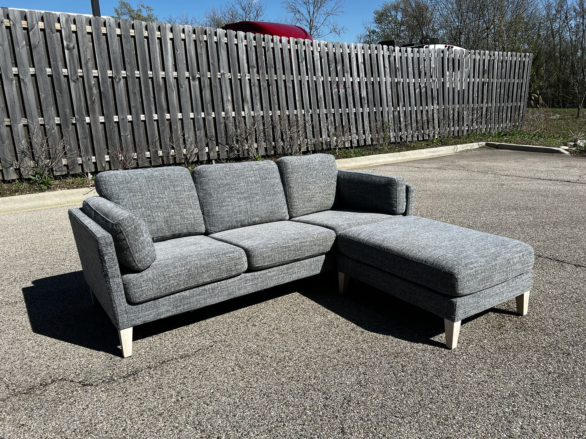 Beautiful Gray Couch with Ottoman! 🚚 ***Free Delivery***  