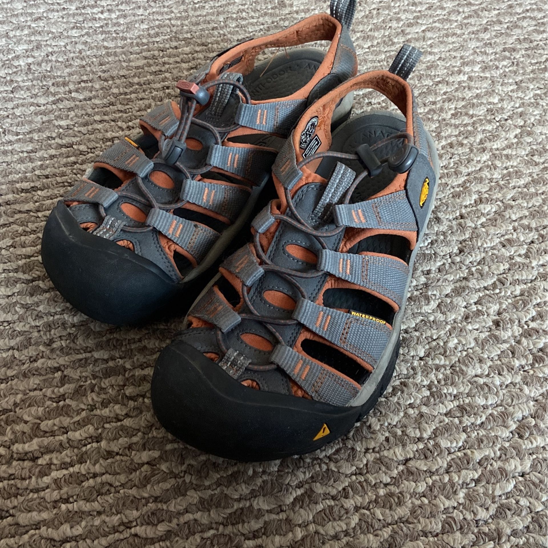 Woman’s 8 Keen Sandles