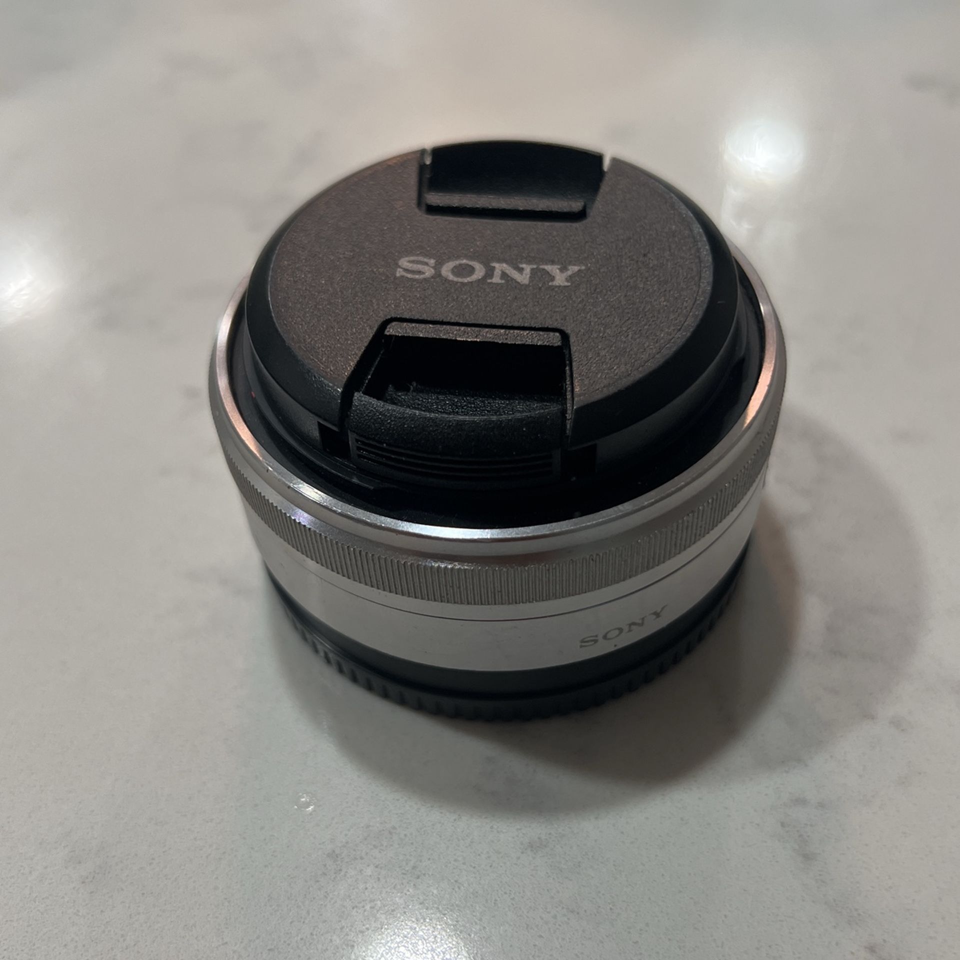 Sony E-mount Lens 16mm 2.8