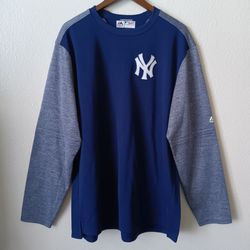 Size XL New York Yankees Majestic Men's Navy Therma Base Pullover
Sweater