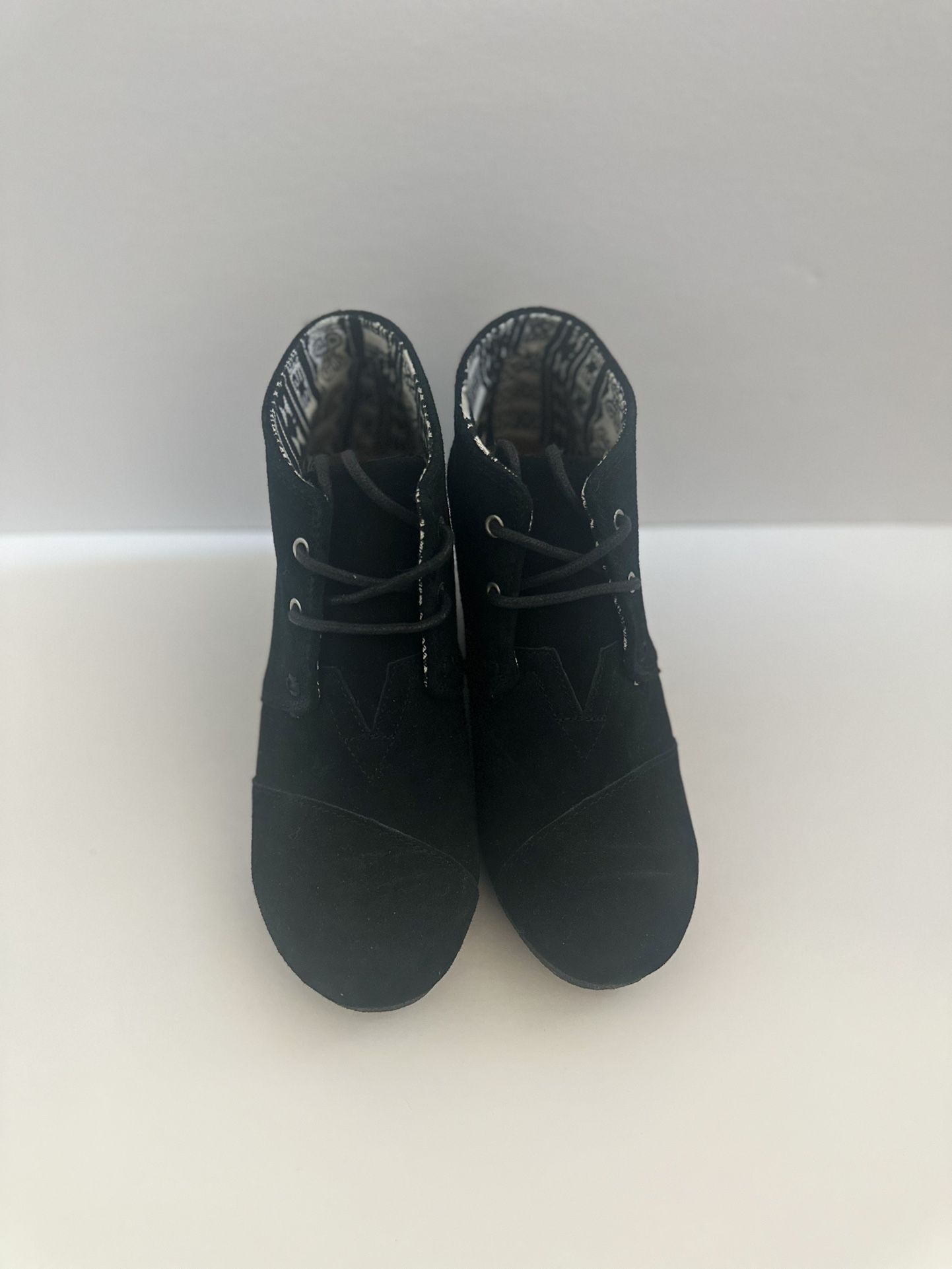 TOMS Womens Desert Wedge Booties, Size 7