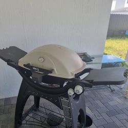 Weber  (contact info removed)1 Q3200 Natural Gas Grill , White 