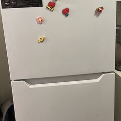 Insignia  Refrigerator 