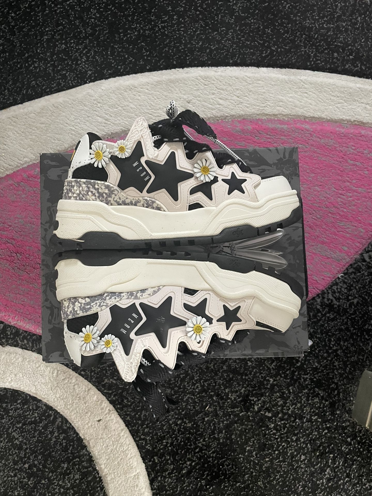 Mens 8.5 Sneaker For 100$