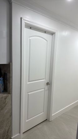 6 Used Interior Doors with Chrome Handles – Pickup ASAP