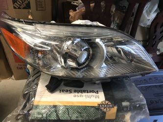 Toyota Seinna Headlight