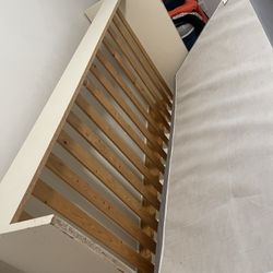 2 Identical Twin Beds 