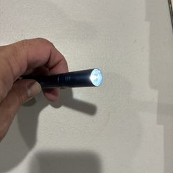 Flashlight pen