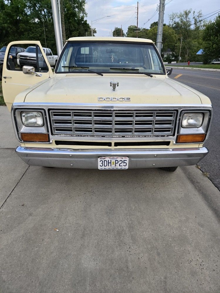 1982 Dodge D-Series