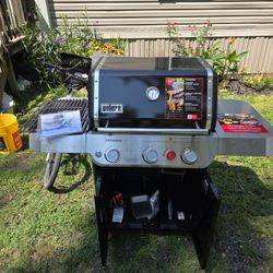 Brand New Weber Genesis E-325s Gas Grill