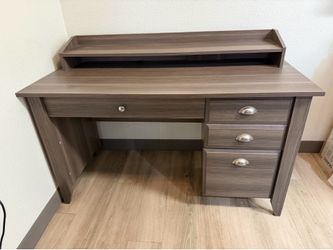 Office desk / computer desk