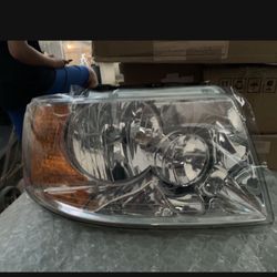 03-06 Ford Expedition Passenger Side Headlight