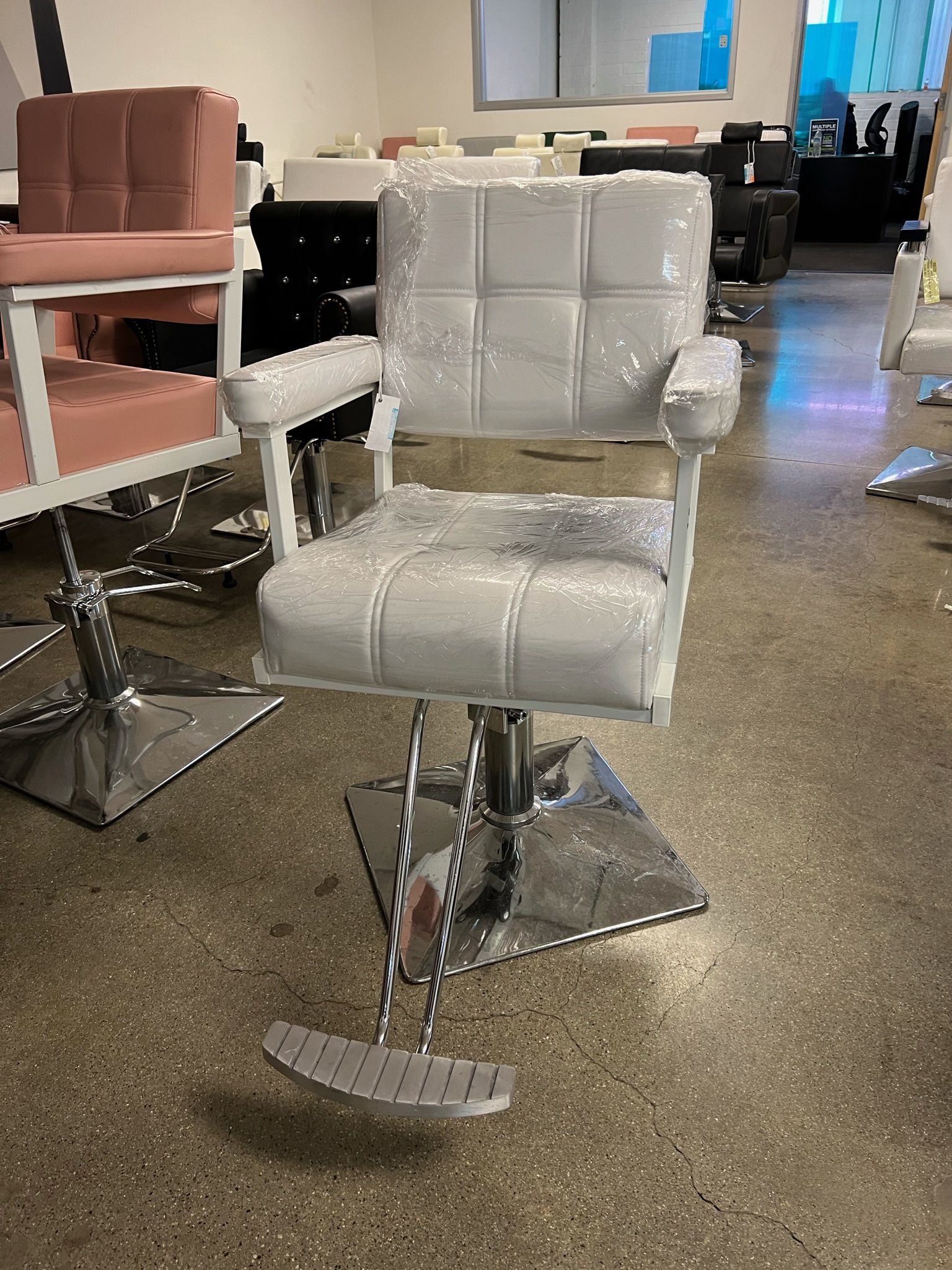 Barberpub White Styling Chair 8816 For Tall Stylists