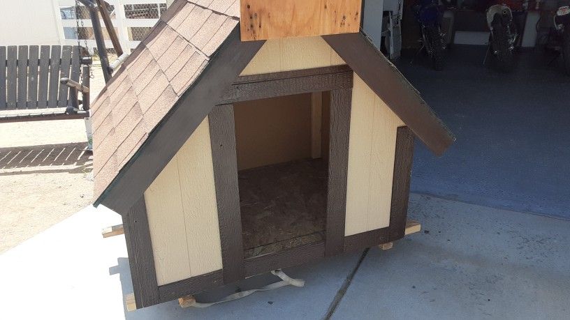 Brand New Large Dog House