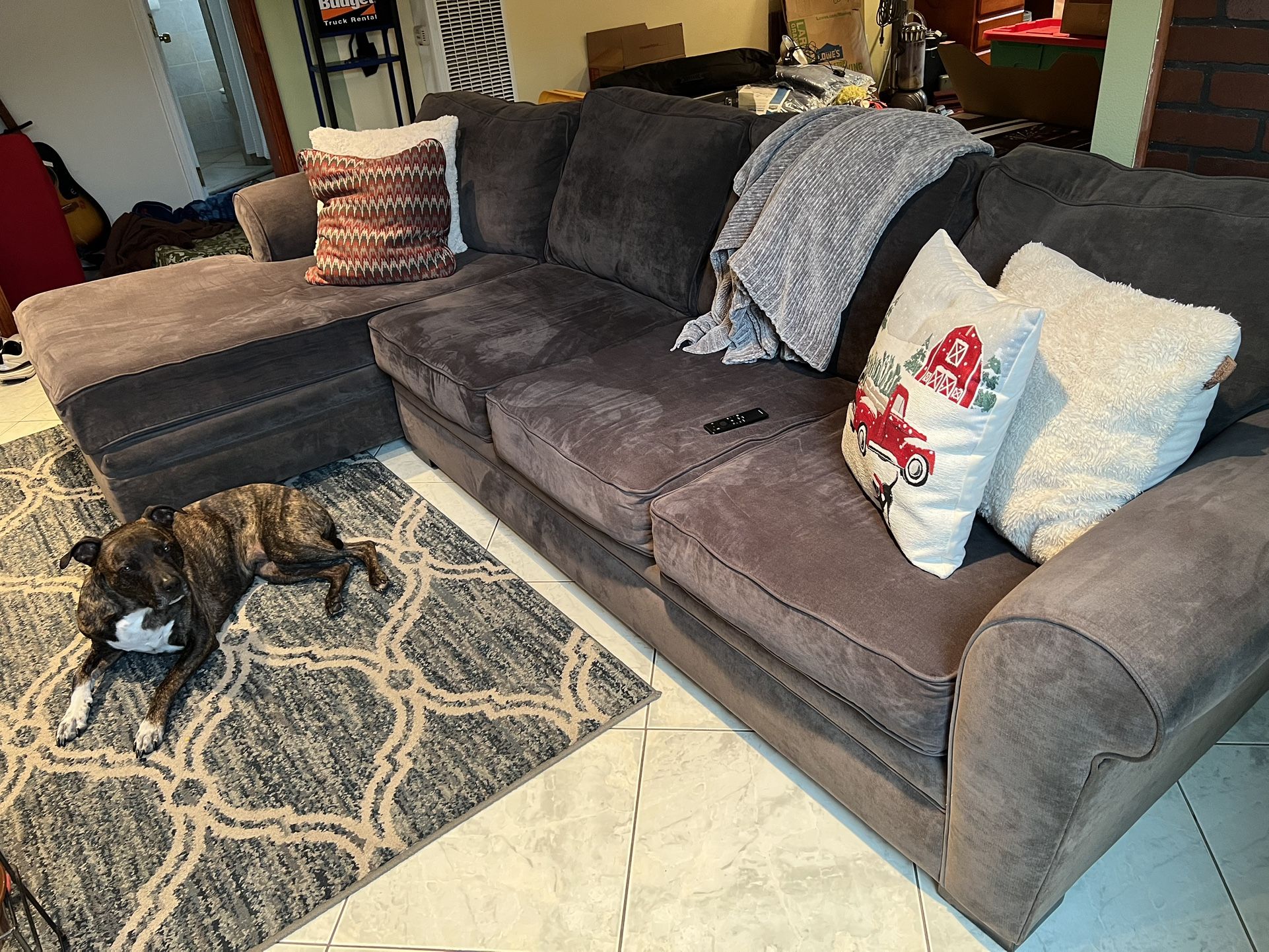 Sectional Sofa With Chaise