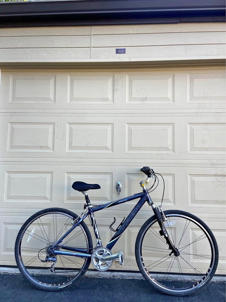 Trek 7500 Multitrack Hybrid Bike – 17.5” Frame – 700c – 21-Speed Bicycle 5’6”-5’10”