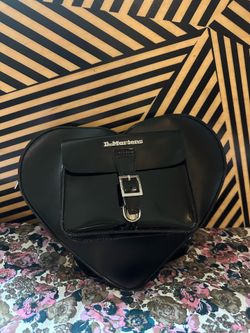 Dr.Martens heart bag black