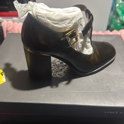 Vince CAMto.  Size 7M