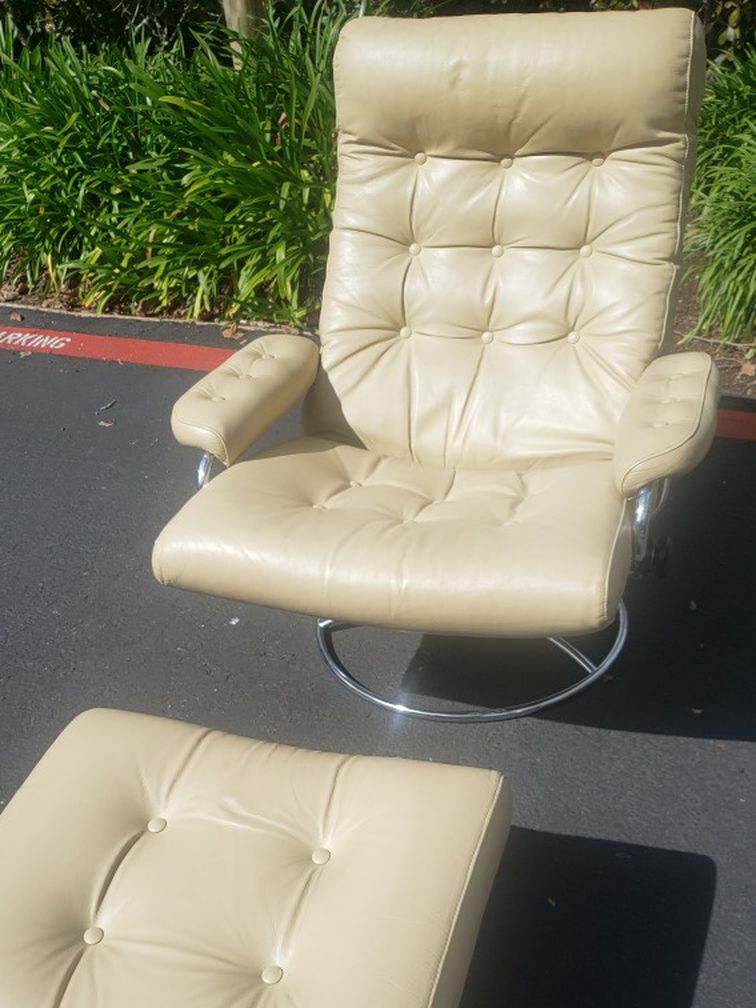 Vintage Mid Century Modern Ekornes Stressless Leather Recliner Chair Ottoman Large Cream Beige