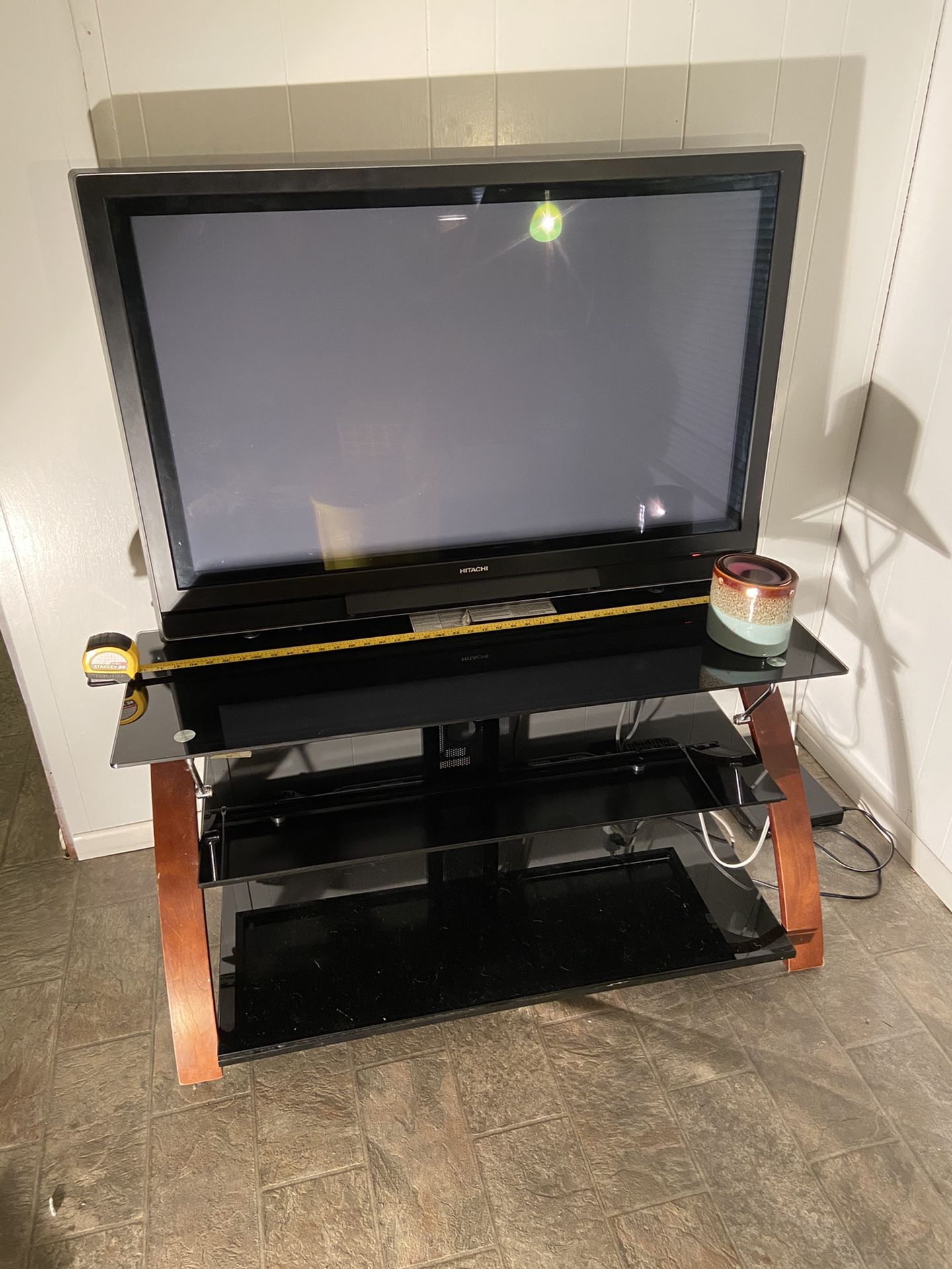 Glass Desk 43” & 41” Hitachi Flat screen !