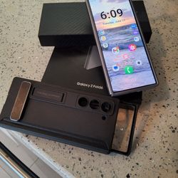 Unlocked Galaxy Z Fold 6 (1 Tb)