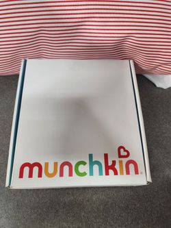 NIB Munchkin glass baby bottle 2 pack