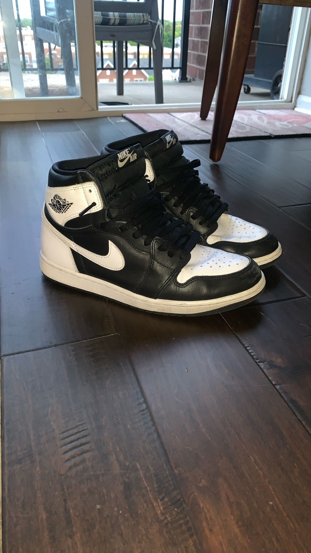 Air Jordan Retro 1 OG Black White Size 10.5
