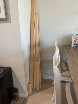 Queen sized bed slats with center support