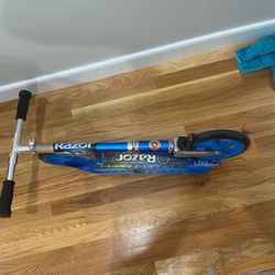 Blue Razor A5 Lux Scooter