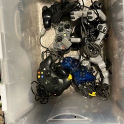 Xbox - PlayStation 1 / PlayStation 2 / PS1 / PS2 Controllers