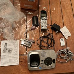Uniden Dect 6.0 Digital Answering System with Magic Jack