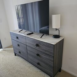 Modern Bedroom Set – Bed + Dresser + Nightstands – Must Sell