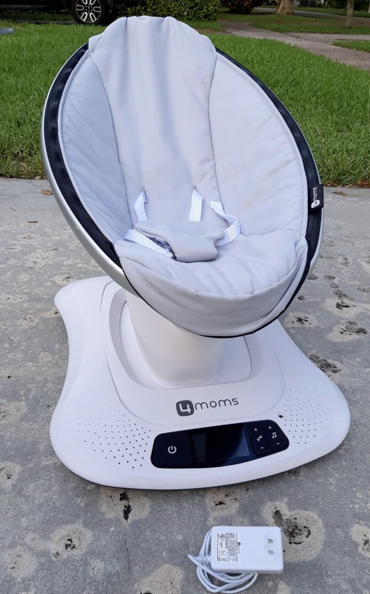 Full 4moms MamaRoo 4 Multi-Motion Baby Swing model 1037 Gray No Bar/Toys