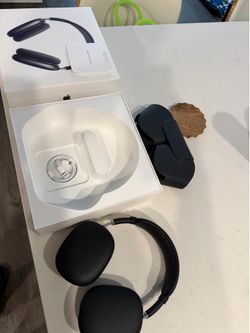AirPods Max with Smart Case