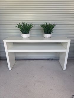White Sofa Entryway Table