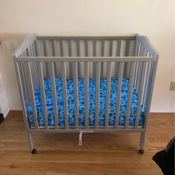 small foldable crib 