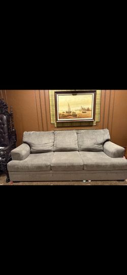 Beautiful Pull Out Couch GREAT Condition