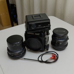 Mamiya RZ67 with 2 lenses medium format film camera