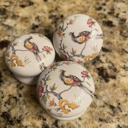 Vintage Looking Porcelain Knobs! 