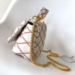Fashionable diamond-pattern chain bag