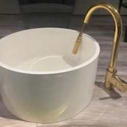 sink and gold water pie set