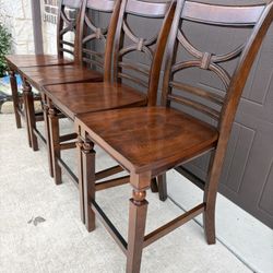 Beautiful Counter Height Dining Chairs ( Set of 4 ) Good condition, heavy and Sturdy.